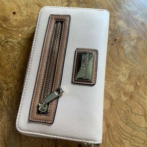 Simply noelle wallet